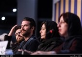 هوتن شکیبا در نشست خبری فیلم عامه پسند