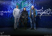 سیاوش مفیدی و آناهیتا درگاهی و بابک کریمی بازیگران فیلم  «سینما شهر قصه»  در دومین روز سی‌وهشتمین جشنواره فیلم فجر در پردیس سینمایی چارسو 