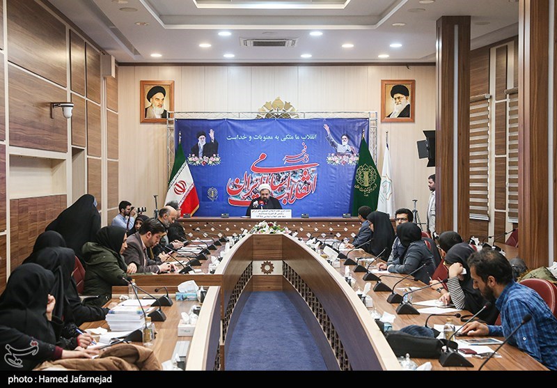 نشست خبری حجت الاسلام حبیب رضا ارزانی رییس کارگروه مساجد در خصوص تبیین برنامه های ایام دهه فجر انقلاب اسلامی در شورای هماهنگی تبلیغات اسلامی