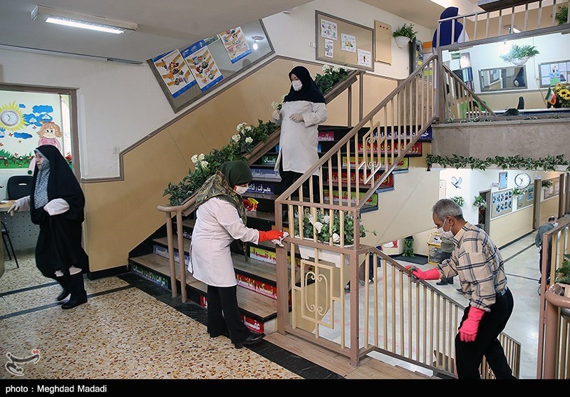 ضدعفونی مدارس برای مقابله با ویروس کرونا