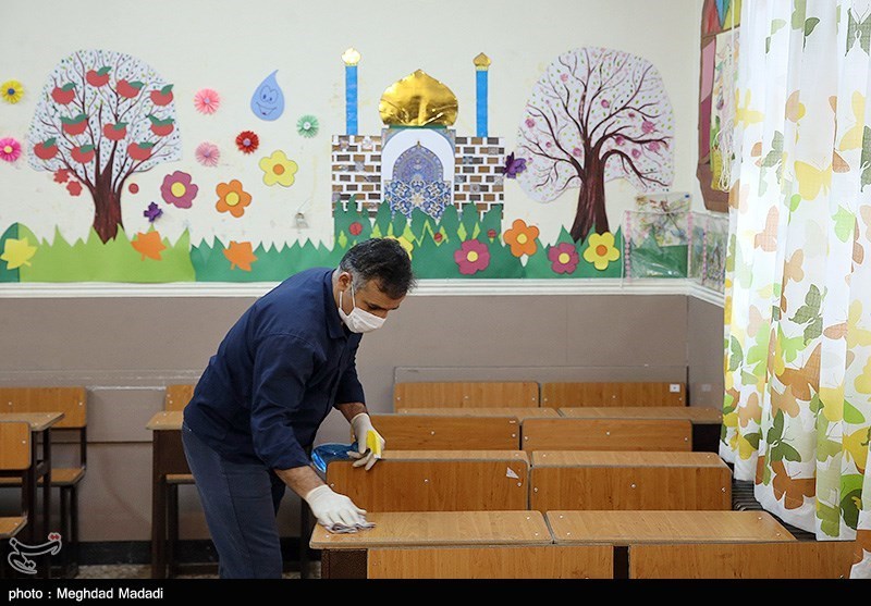 ضدعفونی مدارس برای مقابله با ویروس کرونا