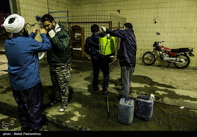 ضد عفونی کردن ناوگان اتوبوسرانی اهواز توسط  گروه های جهادی طلاب