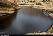 اهالی این روستا عنوان کردند به دلیل نبود امکانات اولیه خصوصا آب آشامیدنی و رودخانه الوده که این کمبود اب را جبران میکرد  به شهر مهاجرت کردند و روستایی که ۴۰ خانوار در آن زندگی می‌کرد در حال حاضر حدودا ۴ خانوار در آن زندگی میکند.