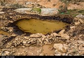 بنا به ادعای اهالی روستای پگین این نشتی ها از دوماه قبل وجود داشته و بارها به محیط زیست و شرکت نفت اطلاع داده شده ولی به علت سختی مسیر و صعب العبور بودن آن و کم بودن میزان نشتی ها به آن اهمیتی داده نشد و آنها در مهار نشتی تعلل کردند وگرنه در تاریخ ۱۰ اسفند به آنها اطلاع داده شد ولی متاسفانه آنها ۱۵ اسفند برای مهار آلودگی رودخانه آمدند