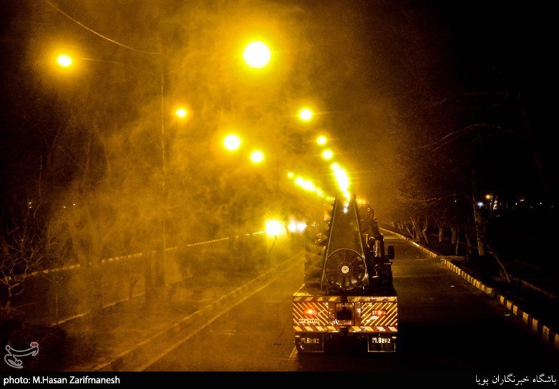 استفاده از تجهیزات نوین آتش نشانان برای ضدعفونی کردن معابر شهری