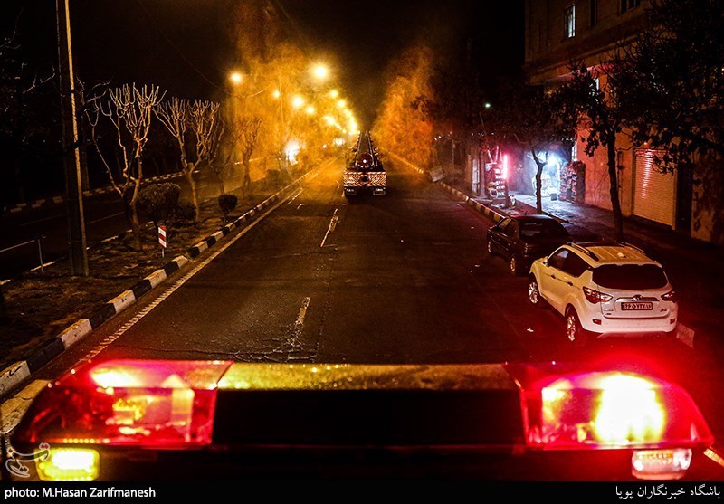 استفاده از تجهیزات نوین آتش نشانان برای ضدعفونی کردن معابر شهری