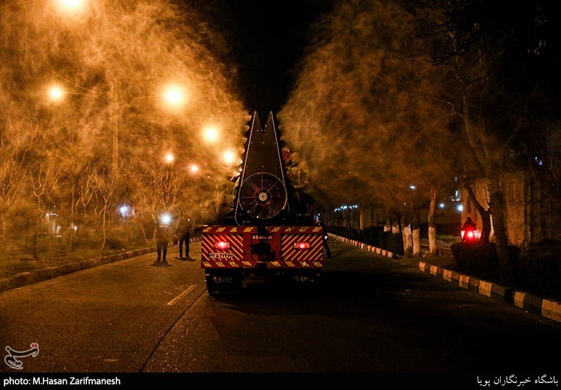 استفاده از تجهیزات نوین آتش نشانان برای ضدعفونی کردن معابر شهری