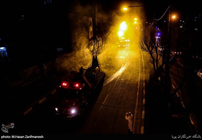 استفاده از تجهیزات نوین آتش نشانان برای ضدعفونی کردن معابر شهری