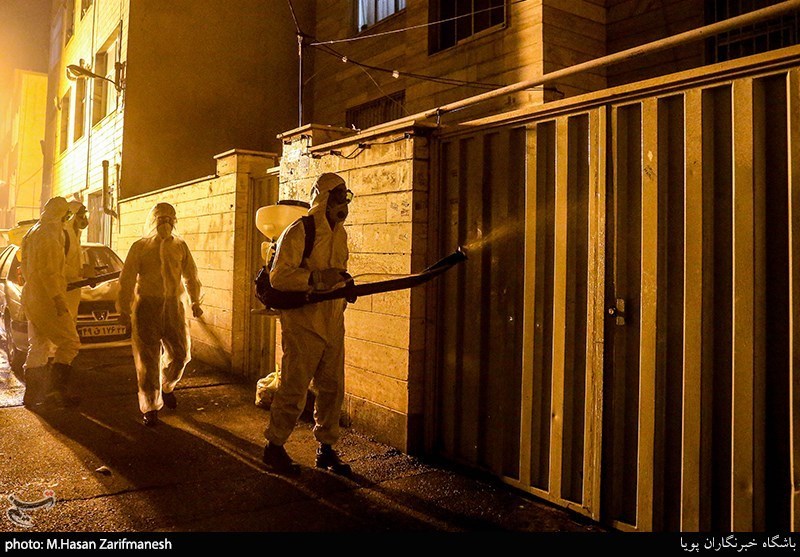 استفاده از تجهیزات نوین آتش نشانان برای ضدعفونی کردن معابر شهری