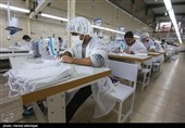 فعالیت مردان و نیروی کار ایرانی در کارخانه تولید ماسک در روزهای کرونایی