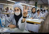 فعالیت زنان و نیروی کار ایرانی در کارخانه تولید ماسک در روزهای کرونایی