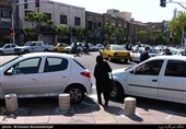 پارک کردن بر روی خطوط عابر پیاده باعث سختی رفت وآمد شهروندان شده است.