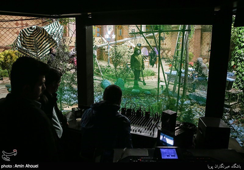 تلویزیون , صدا و سیمای جمهوری اسلامی ایران , شبکه پنج | شبکه پنج سیمای جمهوری اسلامی ایران , ماه مبارک رمضان , بازیگران سینما و تلویزیون ایران , مجریان تلویزیون ایران , 