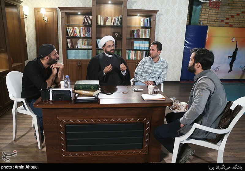 تلویزیون , صدا و سیمای جمهوری اسلامی ایران , شبکه یک , ماه مبارک رمضان , ویروس کرونا , مجریان تلویزیون ایران , بازیگران سینما و تلویزیون ایران , شبکه های سیمای جمهوری اسلامی ایران ,