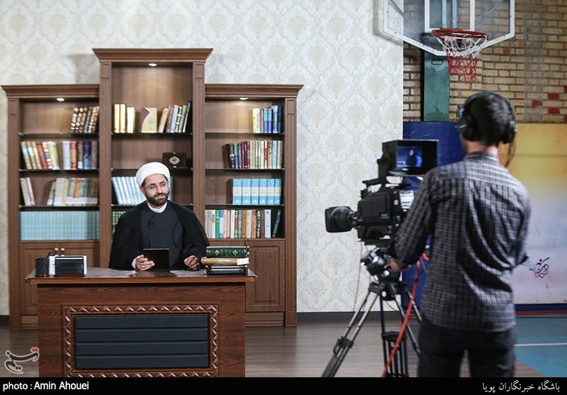 تلویزیون , صدا و سیمای جمهوری اسلامی ایران , شبکه یک , ماه مبارک رمضان , ویروس کرونا , مجریان تلویزیون ایران , بازیگران سینما و تلویزیون ایران , شبکه های سیمای جمهوری اسلامی ایران ,