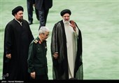 حجت‌الاسلام سیدابراهیم رئیسی رئیس قوه قضاییه، سرلشکر محمد باقری رئیس ستاد کل نیروهای مسلح و حجت‌الاسلام سیدحسن خمینی در پایان مراسم افتتاحیه یازدهمین دوره مجلس شورای اسلامی