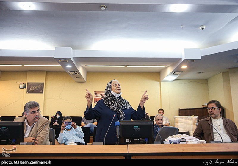 رادیو , صدا و سیمای جمهوری اسلامی ایران , مجریان تلویزیون ایران , کتاب و ادبیات ,