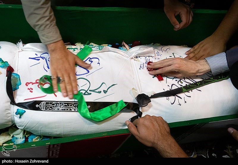 وادع با پیکر شهید مدافع حرم جواد الله کرم