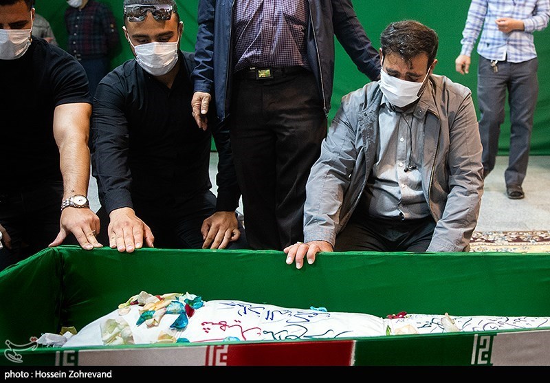 وادع با پیکر شهید مدافع حرم جواد الله کرم