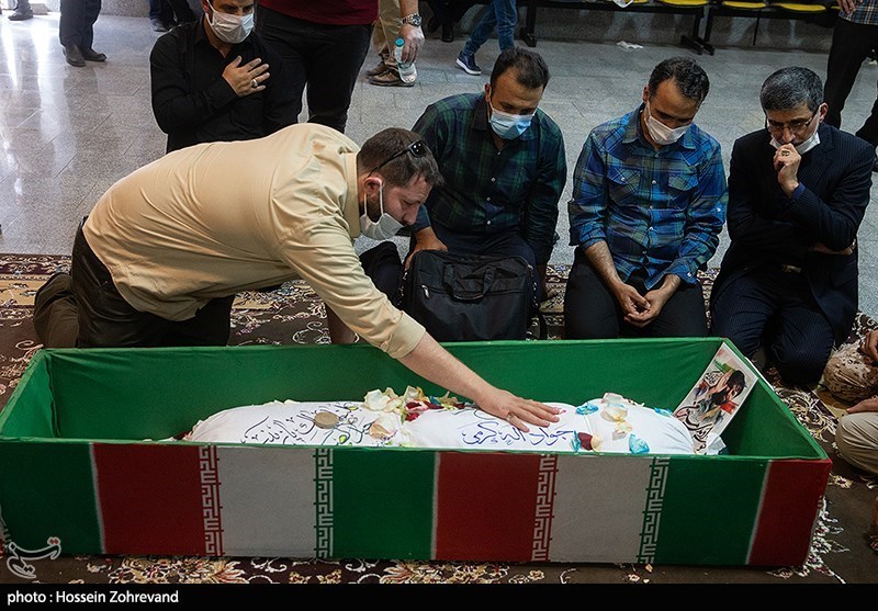 وادع با پیکر شهید مدافع حرم جواد الله کرم