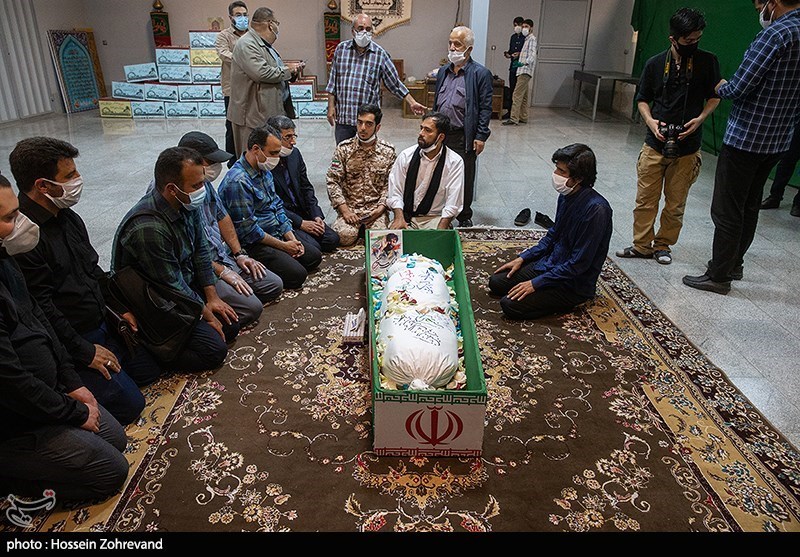 وادع با پیکر شهید مدافع حرم جواد الله کرم