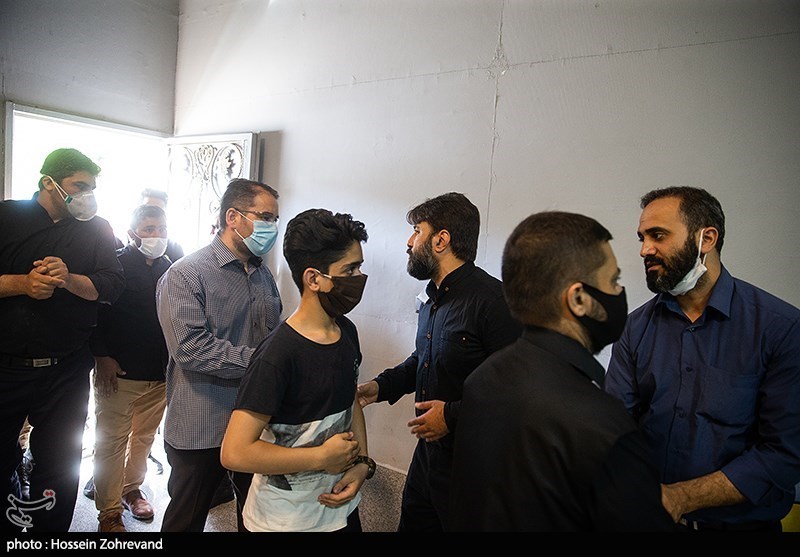 وادع با پیکر شهید مدافع حرم جواد الله کرم