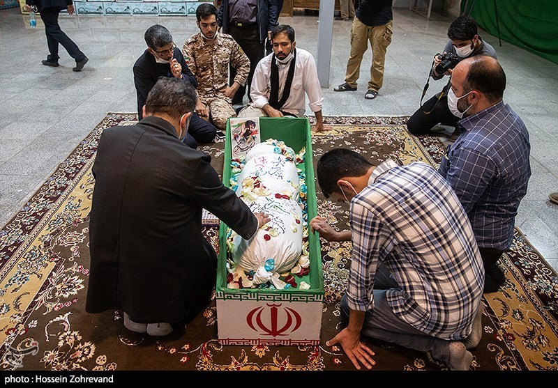 وادع با پیکر شهید مدافع حرم جواد الله کرم