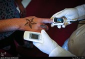 تب سنجی متهمان توسط پزشک جهت جلوگیری از شیوع ویرس کرونا در ندامتگاه تهران بزرگ 