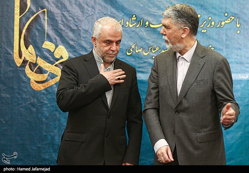 سعید اوحدی رییس بنیاد شهید و سیدعباس صالحی و زیر فرهنگ و ارشاد درمراسم تجلیل از برگزیدگان رویداد ملی فهما