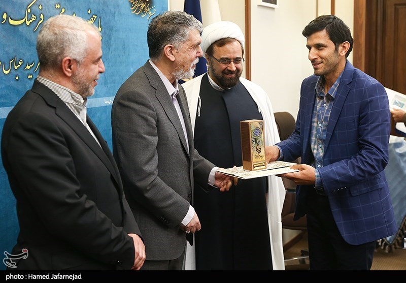 تجلیل از برگزیدگان رویداد ملی فهما با حضور سیدعباس صالحی و زیر فرهنگ و ارشاد،سعید اوحدی رییس بنیاد شهید و حجت الاسلام ارزانی رییس ستاد هماهنگی کانون های فهما