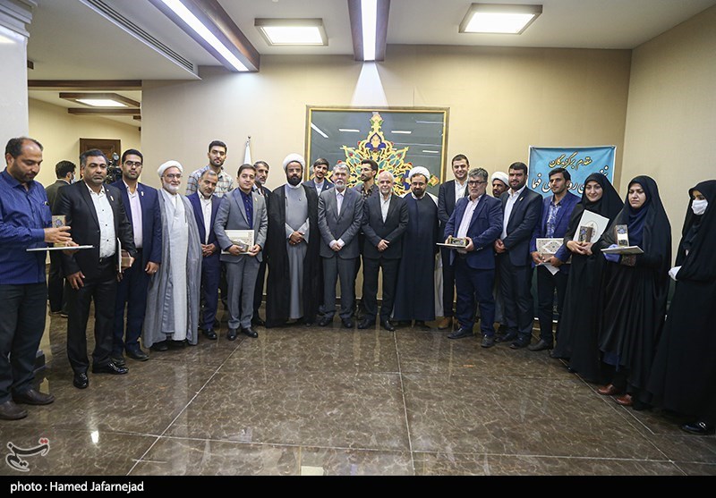 عکس یادگاری برگزیدگان رویداد ملی فهما