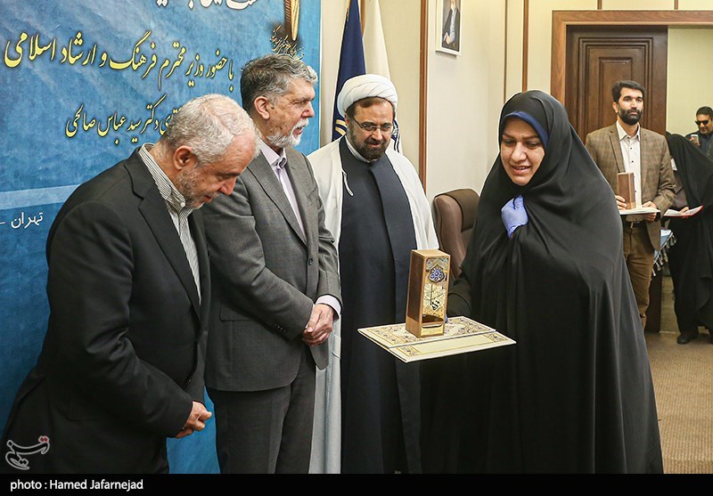 تجلیل از برگزیدگان رویداد ملی فهما با حضور سیدعباس صالحی و زیر فرهنگ و ارشاد،سعید اوحدی رییس بنیاد شهید و حجت الاسلام ارزانی رییس ستاد هماهنگی کانون های فهما