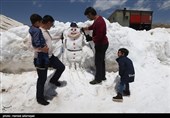 جشنواره آدم برفی‌های خوشحال با حضور خانواده ها و شهروندان تهرانی در ایستگاه 7 توچال