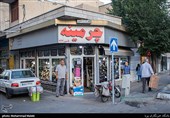 فروشگاه کفش چرمینه که جزو قدیمی ترین مغازه ها در محله وصفنارد به حساب می آید