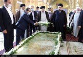 قرائت فاتحه حجج اسلام سیدحسن خمینی و سیدابراهیم رئیسی رئیس قوه قضائیه بر سرمزار شهید سیدمحمد بهشتی