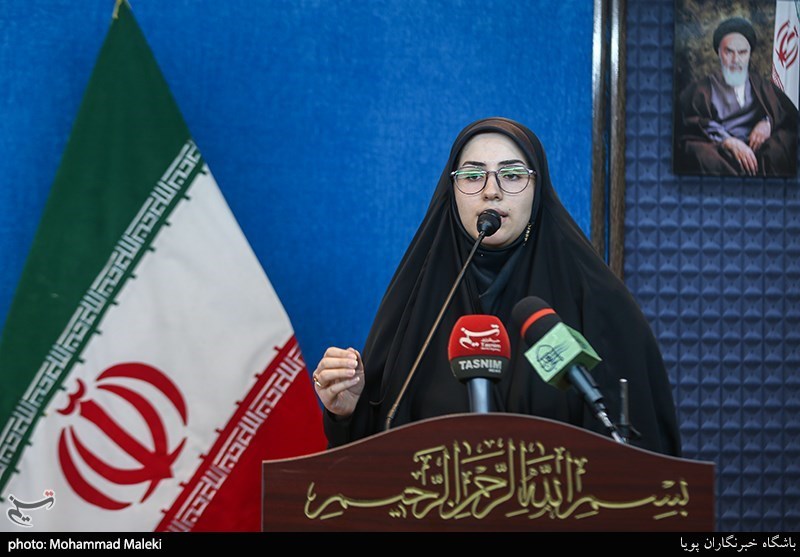 سخنرانی هدی ترخان نویسنده کتاب در مسیر آسمان