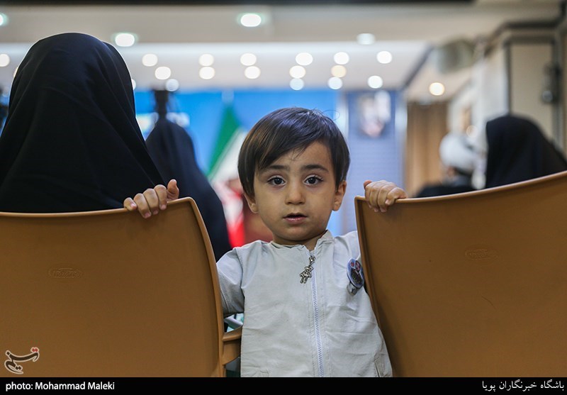 قرزند شهید بایرامی در مراسم رونمایی از کتاب در مسیر آسمان