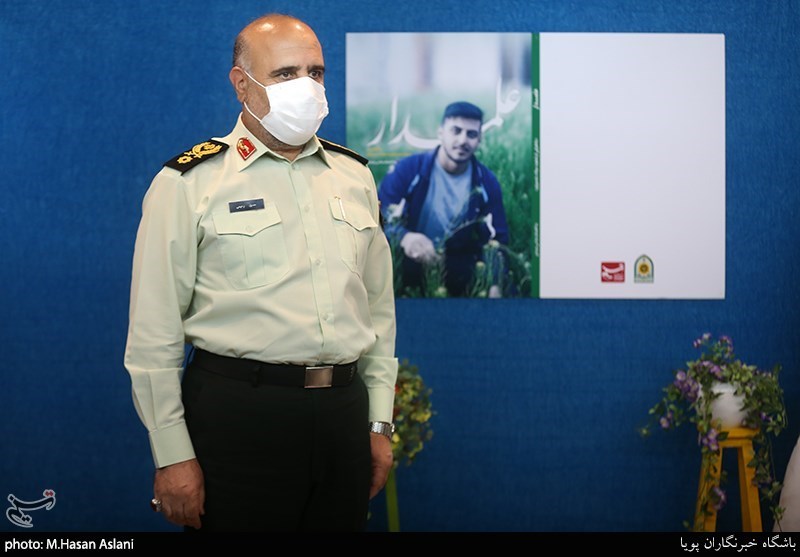 سردار حسین رحیمی فرمانده انتظامی تهران بزرگ در مراسم رونمایی از کتاب «علمدار» خاطراتی از استوار یکم شهید میلاد خسروی