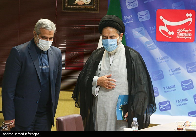 مجید قلی زاده مدیرعامل خبرگزاری تسنیم و  حجت‌الاسلام والمسلمین سید عبدالفتاح نواب نماینده ولی فقیه در امور حج و زیارت