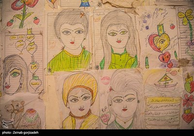 او طرحهای ذهنی خود را هرچند هم ساده روی کاغذ می آورد و غیر ازمسئله ی آموزش نقاشی به دخترانش،با فروش هنرخود بدنبال کاهش مشکلات معیشتی علی الخصوص هزینه های گزاف درمان فرزندانش میباشد