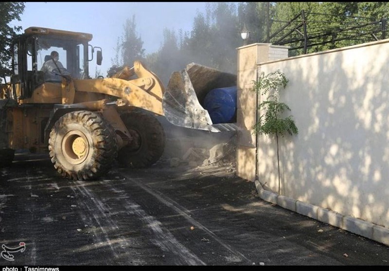 خودرو حمل چوب قاچاق در آران و بیدگل توقیف شد/آزادسازی 730مترمربع اراضی