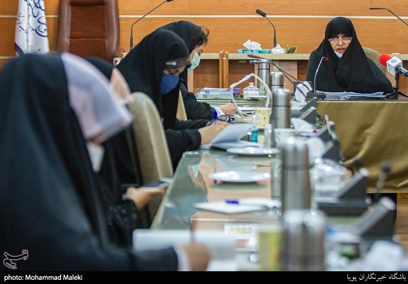 نشست خبری کبری خزعلی رئیس شورای اجتماعی فرهنگی شورای عالی انقلاب فرهنگی