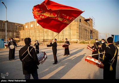 اهتزاز پرچم 200 متری یا حسین ع در پارک جزیره اهواز