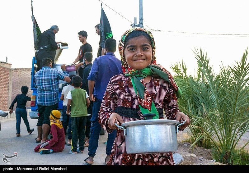 خوزستان| ایستگاه صلواتی از جنس عشق/من از کودکی عاشق امام حسین(ع) بودم + فیلم