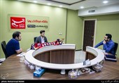 امیر عباس محمدی کوشکی سرپرست تیم اختراعات ایران و سید محمد آرین اکبری مخترع و پژوهشگر در نشست بررسی مشکلات ثبت اختراع و فعالیت مخترعین در کشور