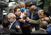 اعتراض جمعی از نمایندگان در جلسه رأی اعتماد به وزیر پیشنهادی صنعت، معدن و تجارت