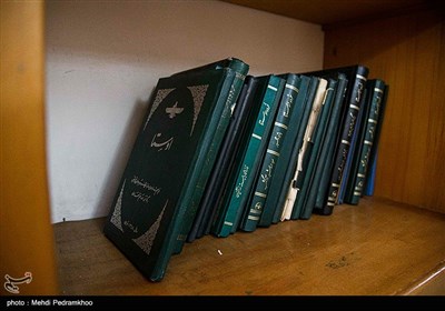 .نیایشگاه و آرامستان زرتشتیان اهواز توسط ارباب فریدون رشیدی در سال 1333 در اهواز بنا شد