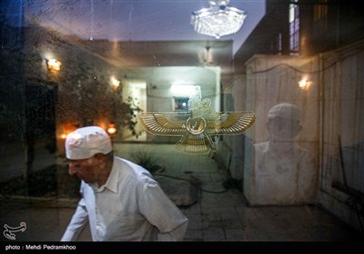 زمین همایشگاه فرهنگی ورزشی زرتشتیان اهواز توسط ارباب فریدون اهدا اما توسط انجمن زرتشتیان اهواز احداث شد