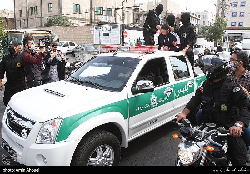 عربده‌کش مشیریه در شهر گردانده شد