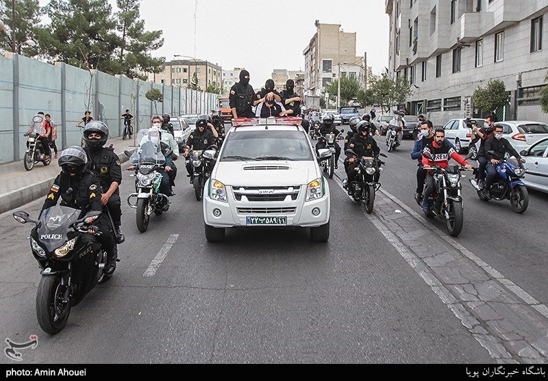 عربده‌کش مشیریه در شهر گردانده شد